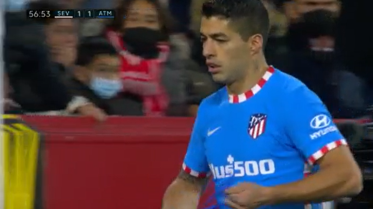 “Pelotudo, siempre lo mismo”: Luis Suárez desata su furia contra Simeone tras ser sustituido