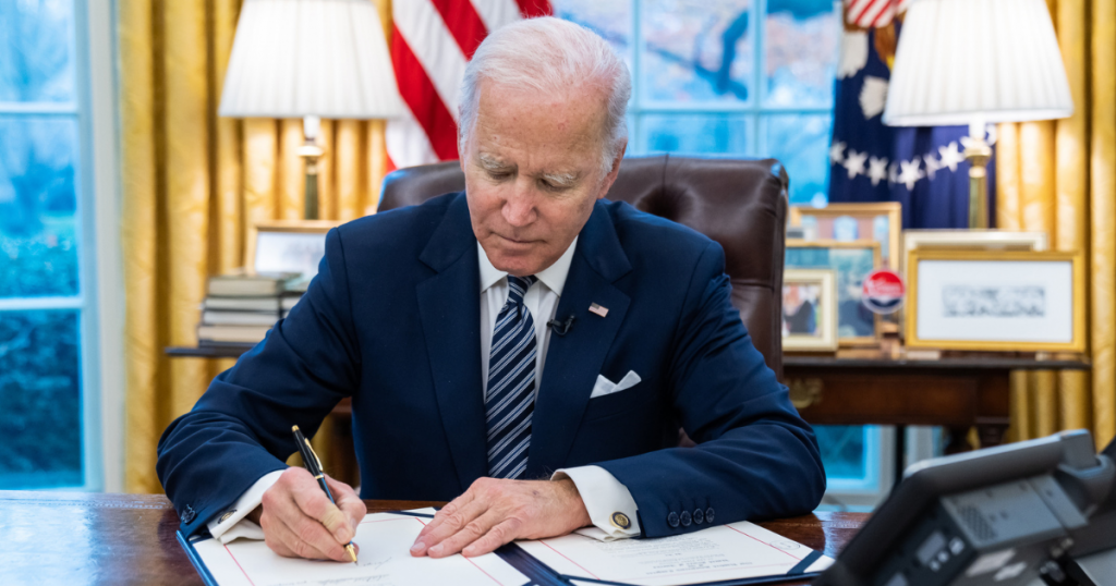 Estados Unidos: Joe Biden termina su primer año de mandato alcanzando un nuevo mínimo de aprobación