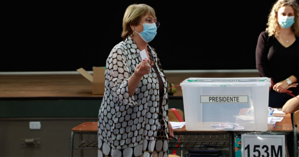 Expresidenta Michelle Bachelet tras sufragar: “La esperanza tiene que ganarle al miedo”