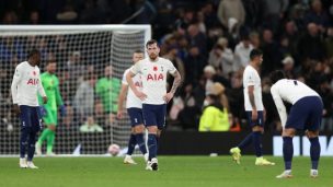 Polémica decisión: Tottenham es eliminado de la Conference League por brote de Covid