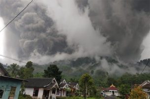 Ascienden a 34 los muertos por la erupción del volcán Semeru en Indonesia