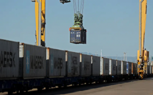 Policía de España encuentra a 20 afganos que llegaron en un container desde Turquía