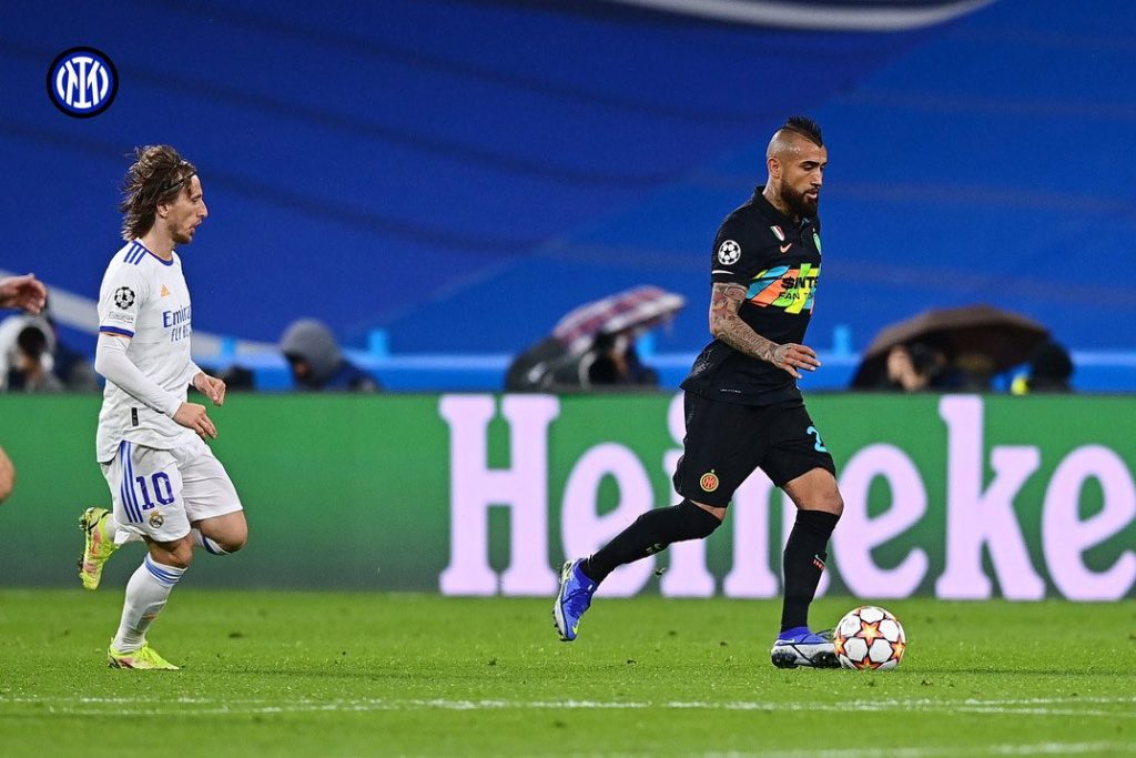 “Me encanta jugar con la hinchada en contra”: la reacción de Vidal tras los abucheos en el Bernabéu