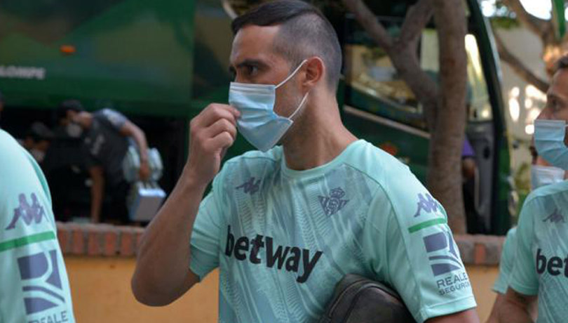Claudio Bravo se ausenta de la práctica del Betis y entra en “modo cuarentena”