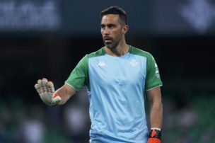 ¿Se aleja del Betis? El motivo por el que Bravo aún no acuerda su renovación con el club español