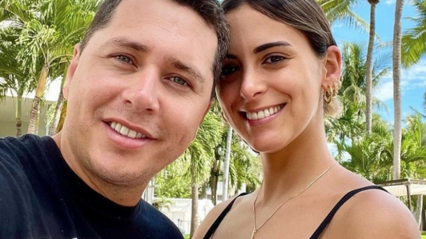 “Me costó entender”: Karol Lucero incomodó a seguidores con “ilusión óptica” en fotografía junto a su polola
