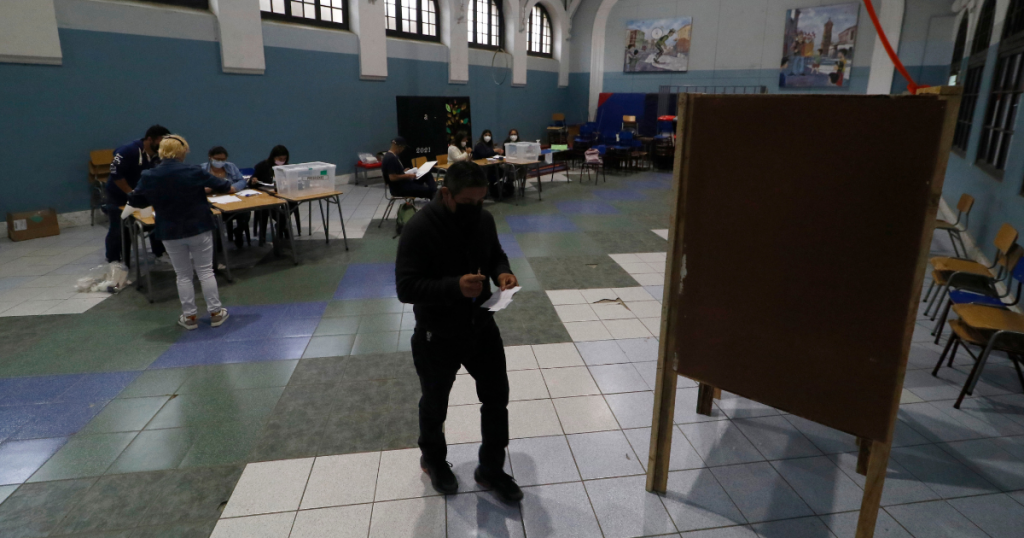 Segunda vuelta presidencial: El 99,62% de las mesas ya están instaladas en Chile y el exterior