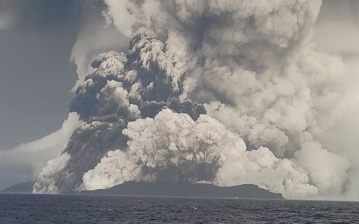 Confirman la segunda muerte por el tsunami en Tonga