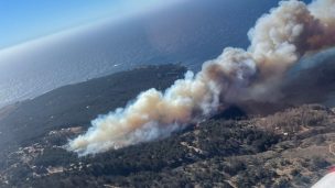 Alerta Roja para Valparaíso por nuevo incendio forestal que amenaza sector habitado