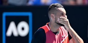 [Video] La otra cara de Kyrgios: golpea accidentalmente a un niño y termina regalándole una raqueta