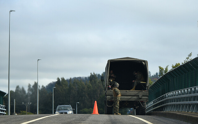 Tres uniformados heridos dejó volcamiento de camión militar en La Araucanía