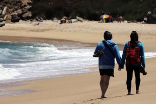 Alzan cierre de playas de Puchuncaví, Viña del Mar y El Tabo debido a la fragata portuguesa