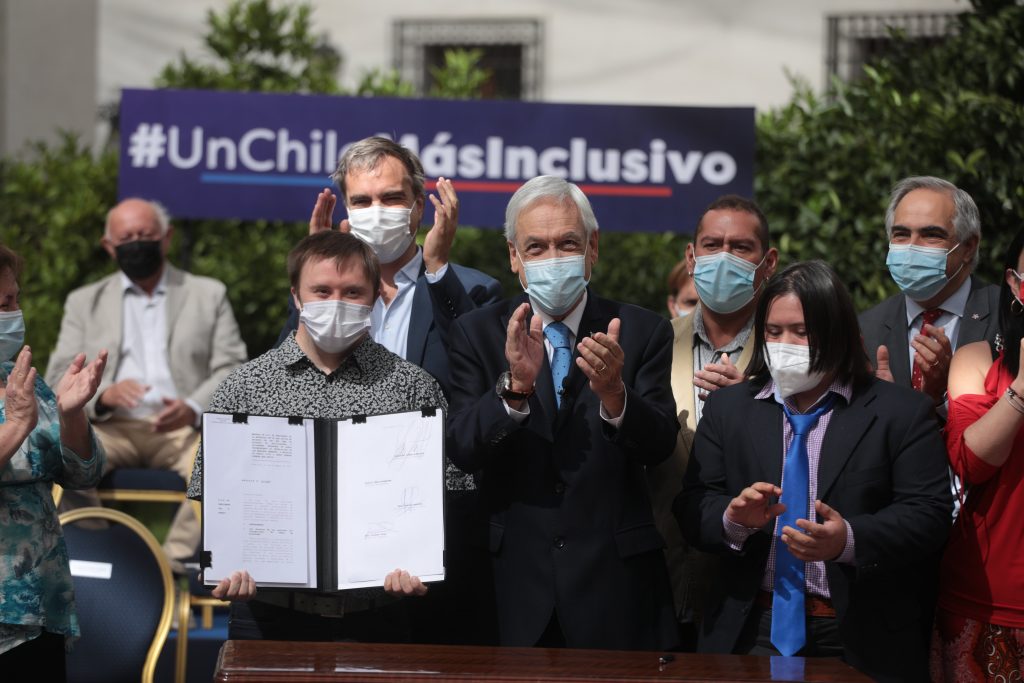 Presidente Piñera firma proyecto que otorga capacidad jurídica a personas con discapacidad