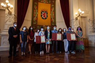 Municipio de Santiago premió a puntajes nacionales de la PDT en el Palacio Consistorial