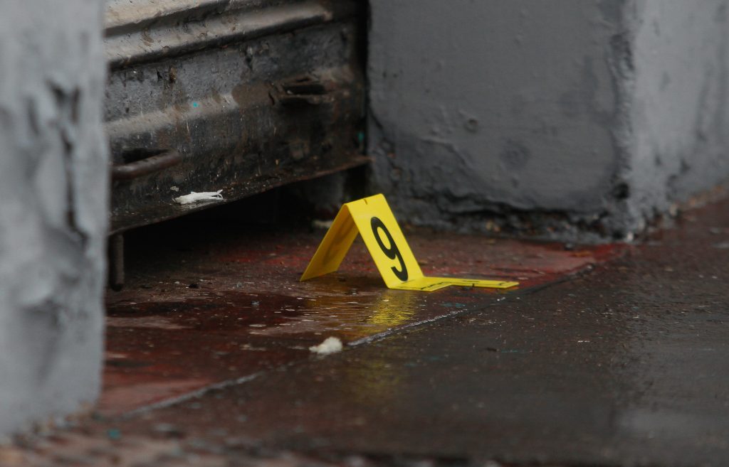 PDI investiga doble homicidio en El Bosque: sujetos atacaron con 125 disparos