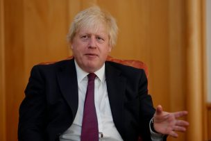 Johnson admite que asistió a la fiesta en Downing Street y ofrece perdón