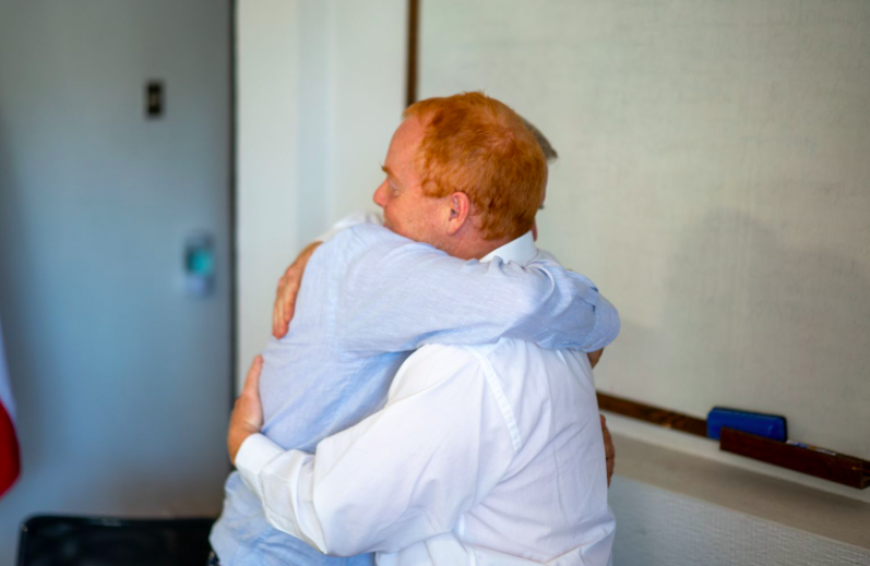 Rojo Edwards asume la presidencia del Partido Republicano