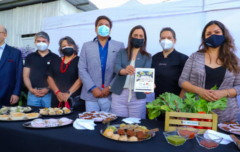 Ministra Undurraga en Lo Valledor: “El objetivo es mantener la alimentación saludable para nuestras familias”