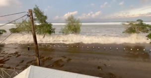 Los videos que registran la entrada del tsunami en las costas de Tonga