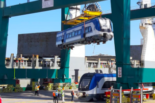 Desembarcan en San Antonio nuevos trenes para los servicios Nos y Rancagua-Estación Central