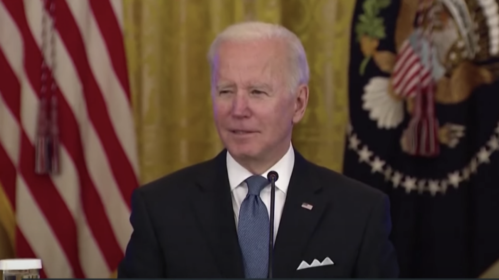 Biden llama “estúpido hijo de pu…” a un reportero de la cadena Fox News
