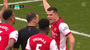 [Video] Reclamaron todos: el penal de Xhaka que provocó la furia del Arsenal