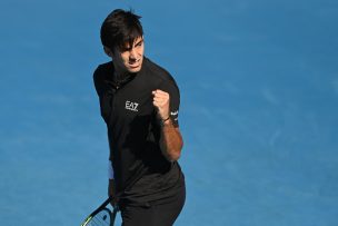 Garin se impone en maratónico partido y avanza a la tercera ronda del Abierto de Australia