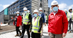 Ministro Enrique Paris visitó obras del Hospital Villarrica que registra un avance del 80%