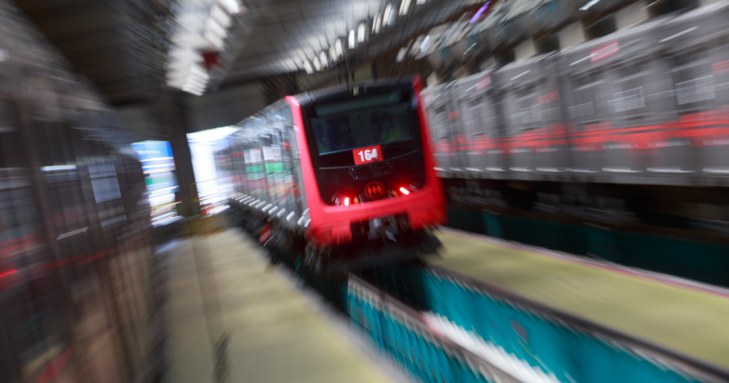 Metro de Santiago informa que Línea 1 está con servicio parcial por falla técnica