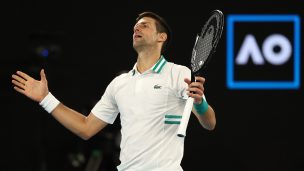 Serbia anuncia posibles sanciones contra Djokovic por no respetar el aislamiento