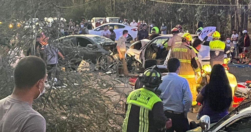 Santo Domingo: Violento accidente vehicular dejó a tres fallecidos y nueve personas lesionadas