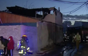 El Bosque: Incendio en la población San Andrés deja un fallecido y tres casas consumidas