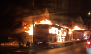 Ataque incendiario en Pedro Aguirre Cerda termina con tres buses de Red destruidos