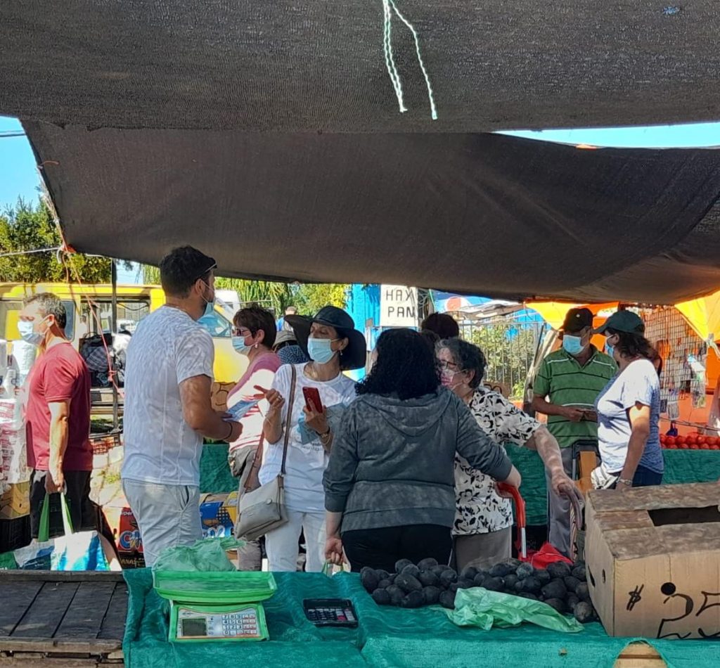 Apoderados realizan firmatón para “evitar fin de la educación particular”