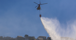 Onemi declaró Alerta Roja para Valparaíso por incendio forestal denominado 