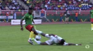 [Video] ¡Brutal! La Copa de África inicia con una escalofriante patada