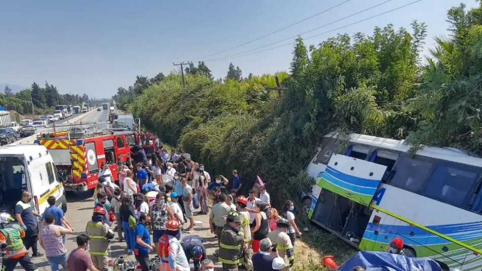 Rancagua: Un fallecido y cinco heridos tras choque entre bus de pasajeros y auto particular