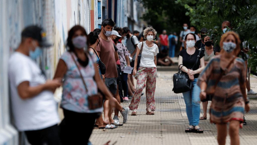 Covid-19: Colmed llama a no viajar a Argentina tras histórica alza de contagios en el país trasandino