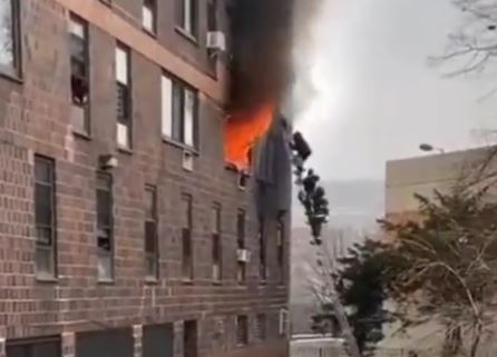 Nueva York: Incendio en el Bronx deja al menos 19 muertos, entre ellos nueve niños