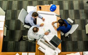 Estudio: La mitad de los trabajadores chilenos dice ser feliz en su trabajo