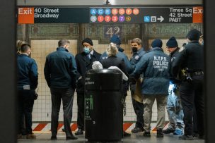 Mujer murió tras ser empujada a las vías del tren en estación de Nueva York