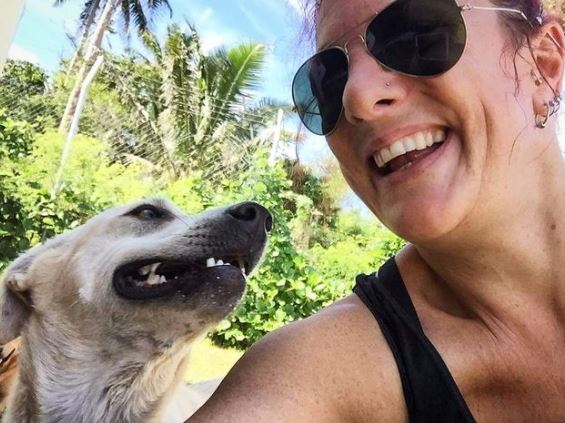 Hallan cuerpo de mujer que intentó salvar a sus perros de tsunami en Tonga: Compartió fotos momentos antes