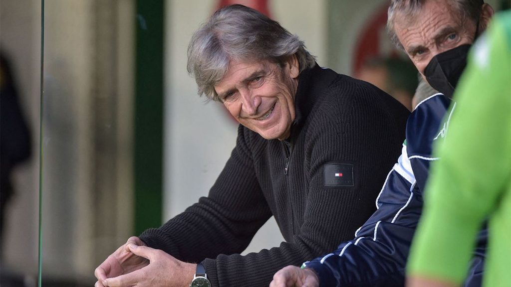 Manuel Pellegrini y polémica en el derbi sevillano:”No sé si un tubo de plástico pueda hacer ese daño”