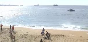 Volvieron temerariamente a las playas en medio de emergencia por tsunami y el mar les mojó las cosas: Policía Marítima debió actuar