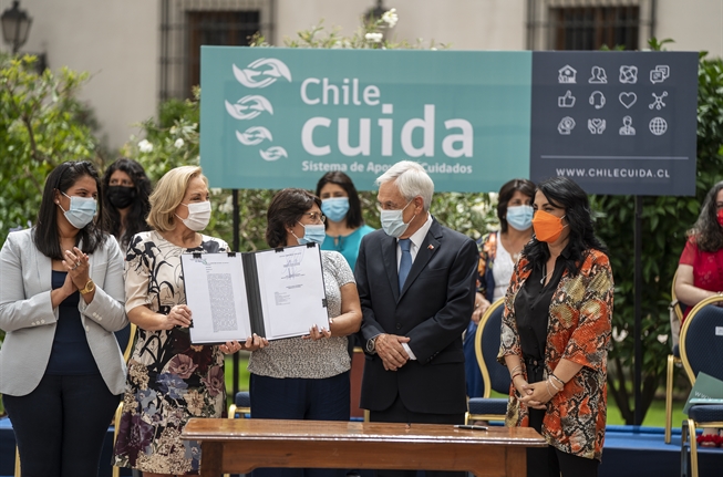 Presidente Piñera crea Subsistema Nacional de Apoyo y Cuidados: “Lo que busca es ayudar a las personas dependientes, pero también a las personas que los cuidan”