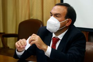 Diputado UDI pide eliminar uso obligatorio de la mascarilla en espacios abiertos