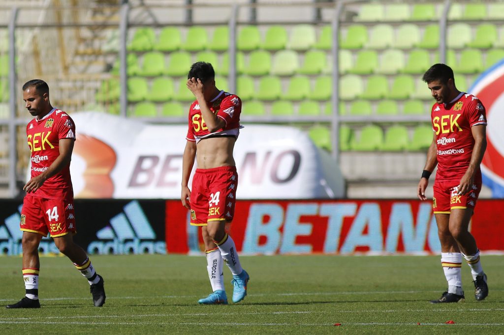 La pelea que remece a Unión Española: Espinoza y Piñeiro terminaron a los combos en Valparaíso