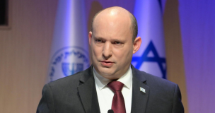 Bennett pospone su viaje a India tras dar positivo por coronavirus