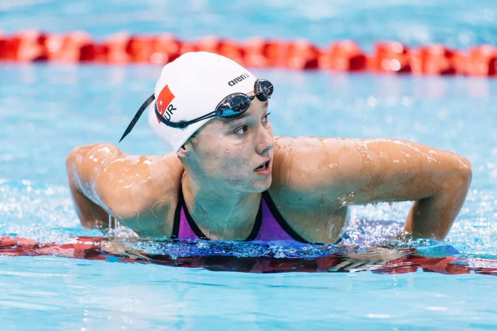 Gesto de nadadora de origen ucraniano hace estallar a ministro ruso: “Es repugnante”