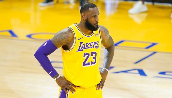 Con LeBron no basta: la discreta temporada de los Lakers que los deja al borde del abismo